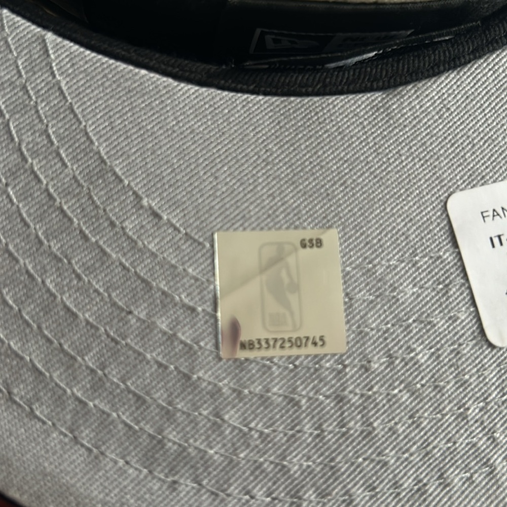 New Era Cream and Black Nets 59FIFTY Cap - Picture 4 of 4